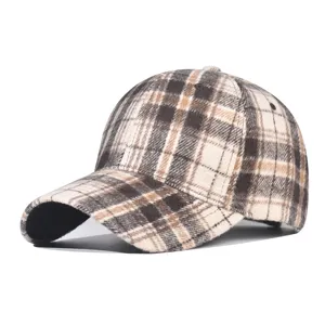 Classic plaid baseball cap for men and women, stylish winter warm wool duck tongue hat.