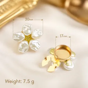 Detail view of French vintage pearl flower cufflink, 30mm size with 7.5g lightweight design.