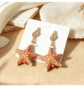 Süße ozeanische Stern Ohrringe mit glasierten Details für Strandurlaub und Sommer Party.