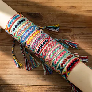 Boho Handgemaakte Geweven Vriendschapsarmband Kleurrijk Geometrisch Patroon Kwast Verstelbaar Geluksarmband Bohemien Sieraden
