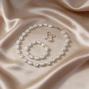 Parure de bijoux collier bracelet boucles d'oreilles perles imitation baroque pour femme.