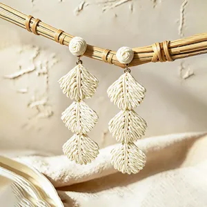 Böhmische dreischichtige Raffia Ohrringe, handgefertigte geflochtene Fächer Ohrhänger Damen.