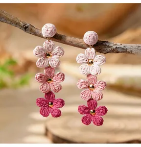 Handgemachte Bast Blumen Ohrringe für Damen, Sommer Urlaub Farbverlauf rosa Ohrhänger Schmuck