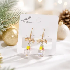 Boucles d'oreilles nœud cristal de Noël perles colorées bijoux vue de détail festive