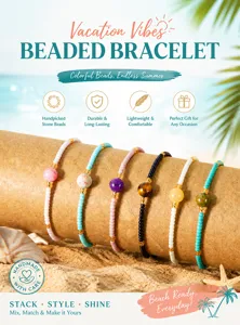 Gros plan détaillé de bracelets de perles colorées empilés avec des pierres naturelles.