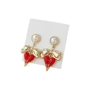 Gouden strik rode hart oorbellen met parel, elegante zomer mode sieraden voor vrouwen.