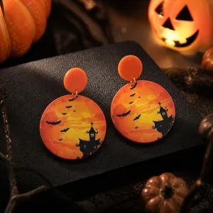 Gothische Halloween acryl oorringen met kasteel en vleermuizen, perfect voor griezelfeest.