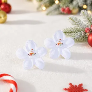 Weihnachten weiße Blumen Ohrringe mit süßem Schneemann Design, festlicher Festtags Schmuck.