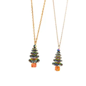 Collier pendentif arbre de Noël en cristal étincelant avec perles à facettes colorées.