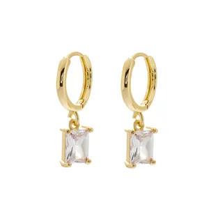 Élégantes boucles d'oreilles créoles en zircone rectangulaire plaquées or 14K vue principale