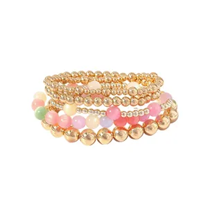 Bracciale di perle multicolore e dorate multistrato, elegante gioiello in stile ins.