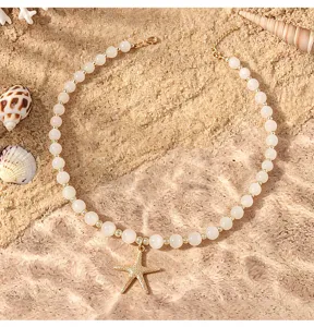 Elegante Perlenkette mit Seestern-Anhänger, ideal für den Sommer und Strandurlaub.