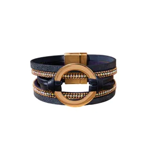Bracelet manchette multicouche en cuir strass avec anneau en métal doré et fermoir aimanté