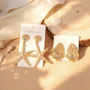 Ensemble de boucles d'oreilles pendantes étoile de mer perlées et coquillages dorés chic.