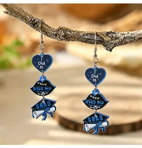 Boucles d'oreilles en acrylique de remise des diplômes cœur et chapeau de bachelier.