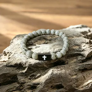 Minimalistische stenen kralen armband voor heren met zwart kruis hanger elastisch.
