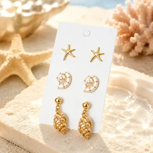 Ensemble de boucles d'oreilles dorées sur le thème de l'océan pour le style estival.