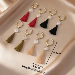 Boucles d'oreilles pendantes bohèmes perles et glands, créoles dorées élégantes avec pompons.