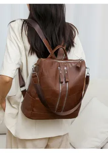 Sac à dos femme en cuir PU vintage pour voyages et école, design patchwork élégant.