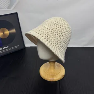 Beige gebreide vissershoed voor dames, herfst winter warme effen gehaakte emmerhoed.