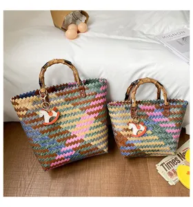 Gewebte Korbtasche mit Bambusgriff Retro große Kapazität Strohtasche Strand Handtasche bunt