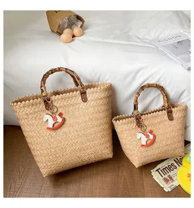 Retro Stroh gewebte Handtasche mit Bambusgriff, schicke Strand Handtasche für Damen Alltag.
