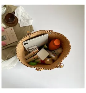 Vintage geflochtene Strohtasche mit grossem Fassungsvermoegen, modische Tasche für den Alltag.