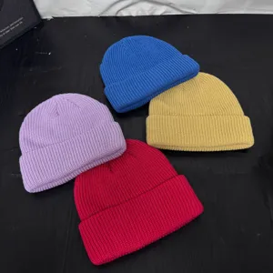 Short knitted beanie solid color skull cap winter warm fisherman hat detail view