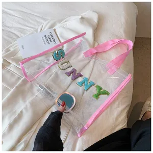 Transparente PVC Strandtasche mit rosa Rand und bunten Buchstaben für Sommer Damen.