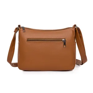 Elegante bolso de hombro para mujer de cuero suave marrón con prácticos bolsillos con cremallera