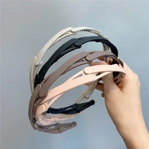 Multi-layer foldable hairband with teeth design, stylish portable hair accessory for women.
