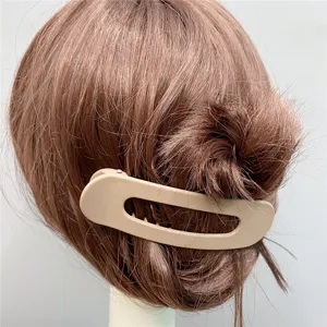 Large minimalist hollow acrylic hair claw clip for women, perfect for secure daily styling.