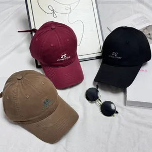 Casual washed cotton baseball cap with stylish front embroidery, versatile and sun-protective.