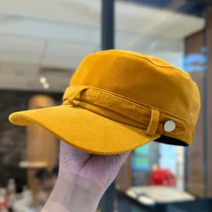 Koreaanse retro ribfluwelen platte pet voor vrouwen, herfst winter mode casual eendenbek muts.