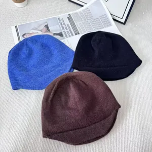 Cómodo sombrero de cubo de punto para mujer otoño invierno elegante color sólido cálido gorro