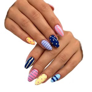 Faux ongles amande longueur moyenne style dopamine coloré à rayures et pois élégants