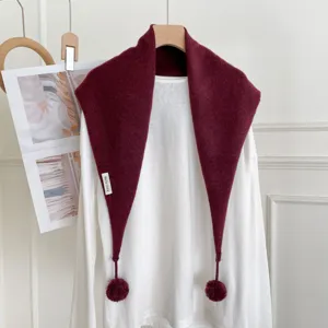 Écharpe triangulaire en tricot pour femme automne hiver avec pompons, châle chaud uni élégant.