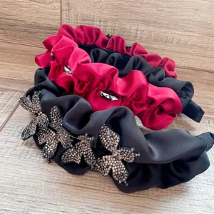 Koreanischer Satin Strass plissierter Haarreif glitzerndes Kristall Haaraccessoire Detail