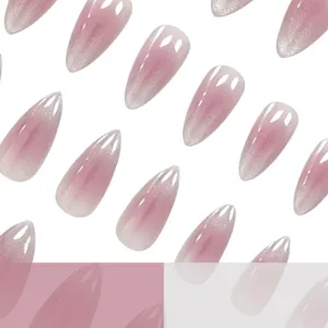 Vista detallada de 24 uñas postizas almendradas cortas, degradado nude efecto ojo de gato.