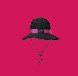 Bob noir avec sangle rose protection solaire pour randonnée pêche plage chapeau détail