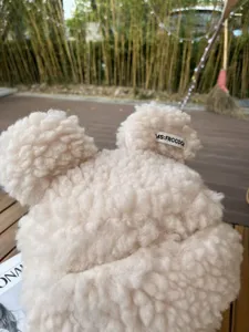 Bonnet d'hiver en peluche douce avec oreilles d'ours, bonnet chaud et mignon pour femmes.