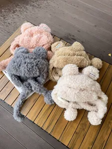 Bonnet d'hiver en laine d'agneau douce oreilles d'ours detail, design peluche chaud.