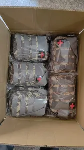 Détails de la pochette tactique militaire camouflage premiers secours molle vue de stock entrepôt.