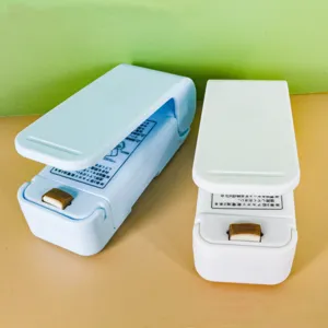 Vista dettagliata della mini termosaldatrice per sacchetti di plastica per snack domestici.