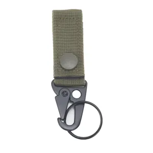Détail de porte-clés tactique en sangle nylon avec mousqueton robuste et anneau solide