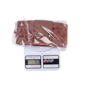 Détail de sac de cueillette en toile, poche pliable portable avec bouton pression.