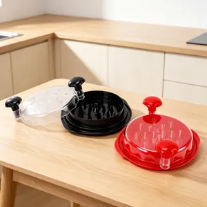 Vista dettagliata del tritatutto manuale per pollo, utensile separatore carne cucina.
