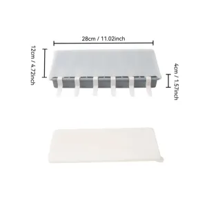 Vista dettagliata del vassoio per cubetti di ghiaccio in silicone con relative dimensioni.