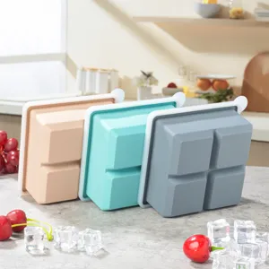Praktisches Set aus drei bunten 4-Gitter Silikon Eiswürfelformen mit Deckel für Küche.