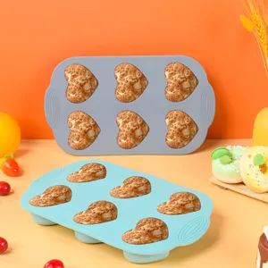 Silicone cake mold detail showing 6-cavity heart shaped baking tray in grey and blue.